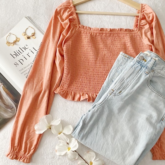 NWT Cropped Smocked Square Neck Billow Sleeve Top - Picture 2 of 11